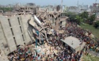 Al menos 124 muertos al derrumbarse un edificio de Bangladesh