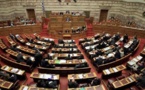Grecia adopta reestructuración del sector público, 15.000 funcionarios menos
