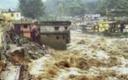 Decenas de muertos y miles de personas aisladas en India por las lluvias del monzón