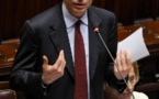 Con la dimisión de sus cinco ministros, Berlusconi sume a Italia en una nueva crisis