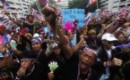 Manifestantes tailandeses dejan sin electricidad al cuartel general de la policía
