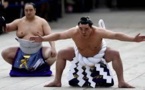 Campeones de sumo se lucen en ritual de Año Nuevo en Tokio