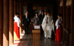 Casi 150 parlamentarios y políticos japoneses visitan el santuario Yasukuni