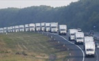 Los ucranianos inspeccionan en la frontera el convoy de ayuda ruso