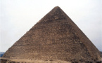 Egipto recupera importantes fragmentos de la pirámide de Keops robados por alemanes