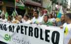 Políticos y ecologistas protestan contra la búsqueda de petróleo en Canarias