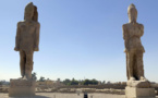 Desvelan en Egipto una colosal estatua de Amenofis III