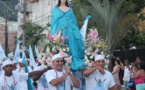 Uruguayos acuden a las playas para rendir culto a Iemanjá