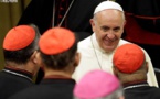Papa promete a cardenales "total transparencia" en la reforma de la Curia