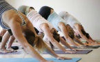 El yoga en escuelas no viola la libertad religiosa, según jueza californiana