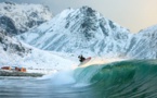 Los surfistas buscan la gran ola en el circulo polar ártico