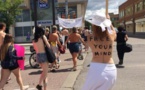 Manifestación en Canadá para defender el derecho a andar en tetas