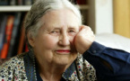 Subversiva matrona de burdel: así veían espías a Doris Lessing