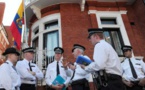 Policía británica reduce drásticamente el cerco a Julian Assange