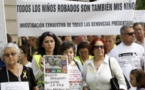 Miles de familias españolas siguen buscando sus "bebés robados"
