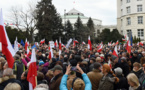 Miles de manifestantes en "defensa" de la democracia en Polonia