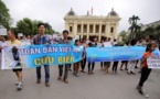 Protestas en Vietnam contra empresa taiwanesa acusada de muerte masiva de peces y almejas