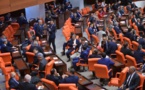El parlamento turco aprueba retirar inmunidad a diputados